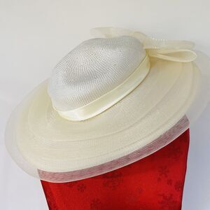 Creamy White Wide Brim Sun Hat Easter Bonnet Kentucky Derby Dramatic Netting Bow